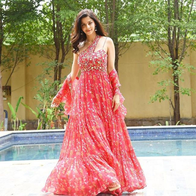 Staggering Photoshoot Of Insta Celebrities